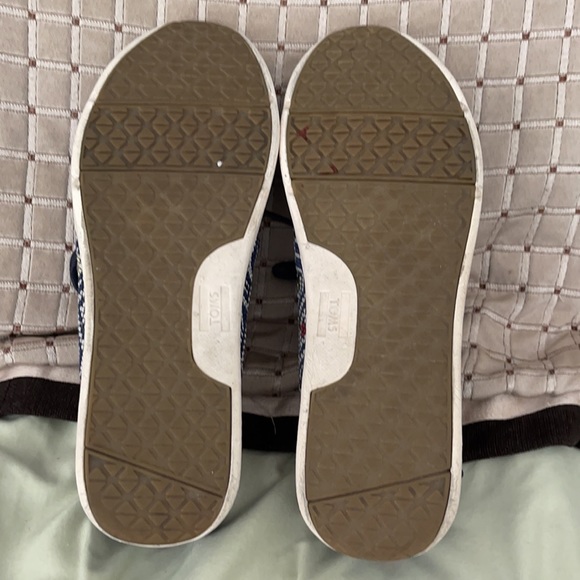 Toms Shape Embroidered Design Lightweight Sneakers - Picture 12 of 12
